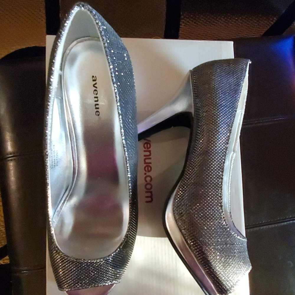 Shoes - Picture 2 of 3